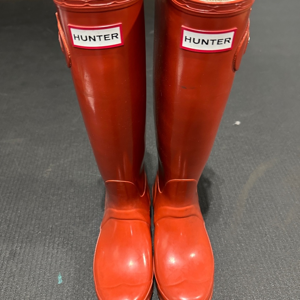 Hunter Red Rain Boots - size 6